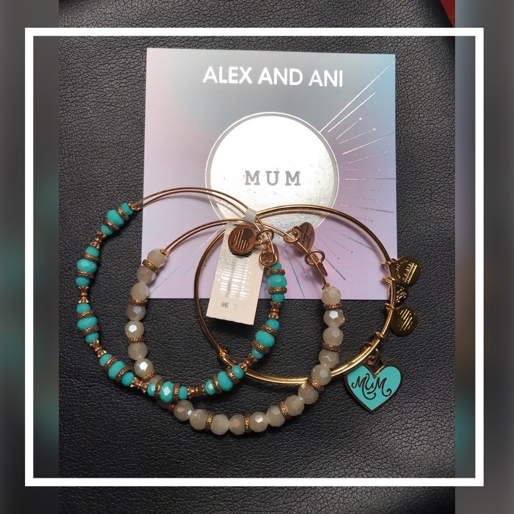 💕🆕ALEX & ANI “MUM” 🌸 Bead and Charm Bracelet